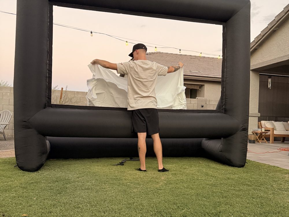 Attaching the screen surface to the inflatable frame